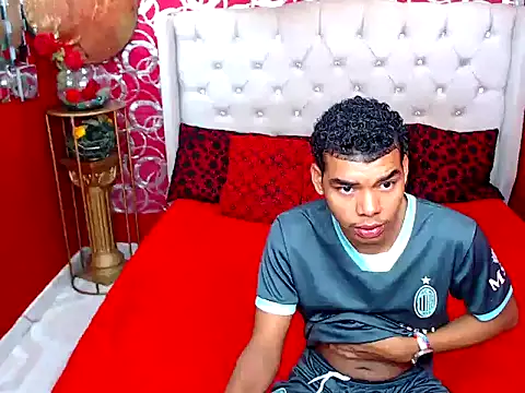 TWOBOYSPEINHOT online show from 11/18/25, 11:59