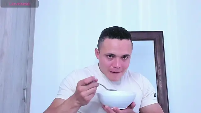 KingLevi01 online show from 10/02/25, 09:11