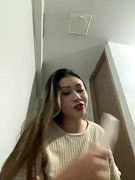 Snapshot of Amadora_rose chatting on 10/29/25, 12:35 Amadora rose online show from 10/29/25, 12:35