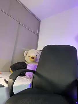 Charlottediolet online show from 10/27/25, 11:25