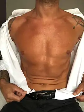 Snapshot of MatteoDom85 chatting on 09/09/25, 08:58 MatteoDom85 online show from 09/09/25, 08:58