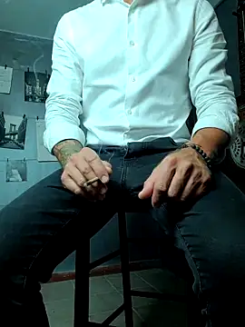 Snapshot of MatteoDom85 chatting on 09/21/25, 09:16 MatteoDom85 online show from 09/21/25, 09:16