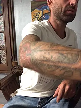 Snapshot of MatteoDom85 chatting on 09/28/25, 12:54 MatteoDom85 online show from 09/28/25, 12:54