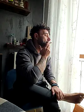 Snapshot of MatteoDom85 chatting on 10/26/25, 09:48 MatteoDom85 online show from 10/26/25, 09:48