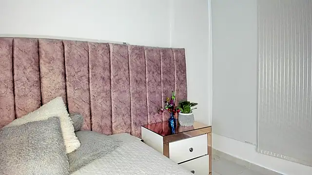 Ambeer fox  online show from 04/22/26, 01:45