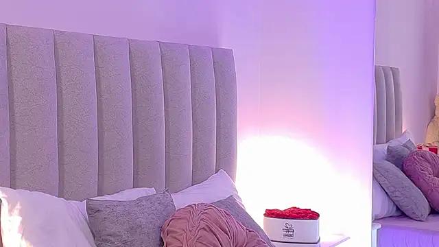 NicoleArmani online show from 12/01/25, 08:25