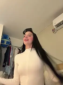 Snapshot of Min_junn chatting on 09/20/25, 01:39 Min junn online show from 09/20/25, 01:39