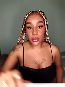 Snapshot of Queen_Amara chatting on 09/26/25, 02:04 Queen Amara online show from 09/26/25, 02:04
