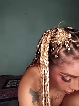 Snapshot of Queen_Amara chatting on 10/05/25, 01:59 Queen Amara online show from 10/05/25, 01:59