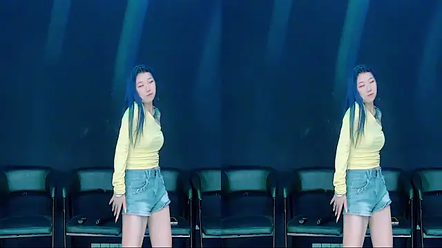 queen-001 online show from 09/20/25, 10:33