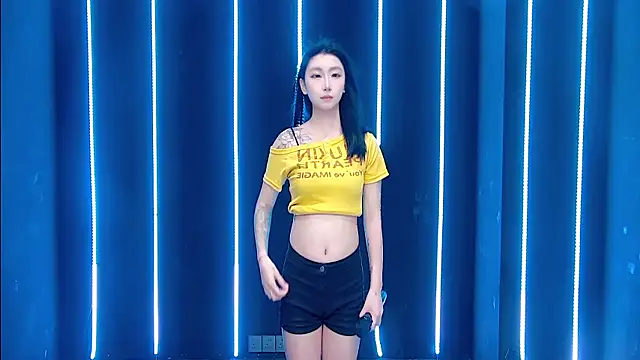 queen-001 online show from 10/27/25, 11:25