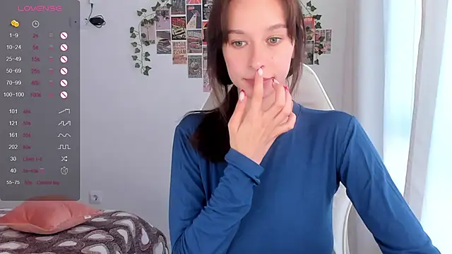 Snapshot of _Alissaa chatting on 10/01/25, 02:12  Alissaa online show from 10/01/25, 02:12