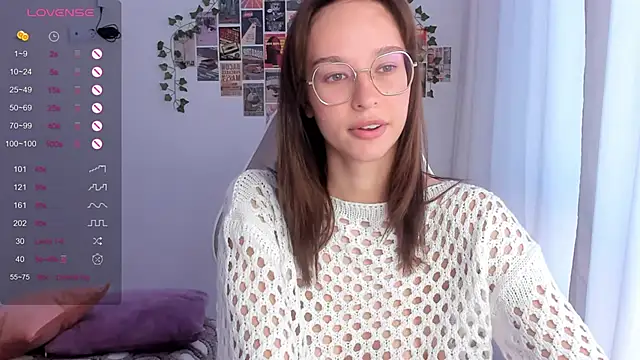 Snapshot of _Alissaa chatting on 10/06/25, 01:19  Alissaa online show from 10/06/25, 01:19