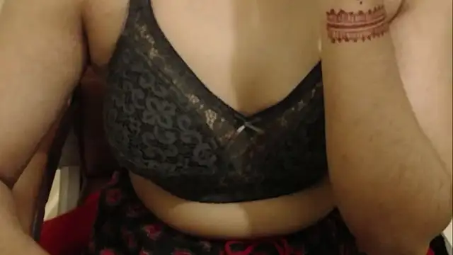 Snapshot of erotic_indiancam chatting on 12/23/25, 08:56 erotic indiancam online show from 12/23/25, 08:56