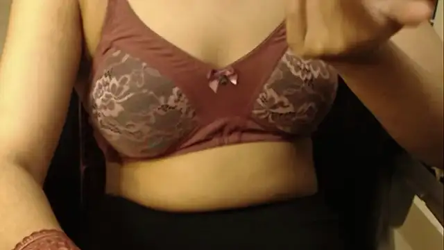 Snapshot of erotic_indiancam chatting on 02/23/26, 05:27 erotic indiancam online show from 02/23/26, 05:27