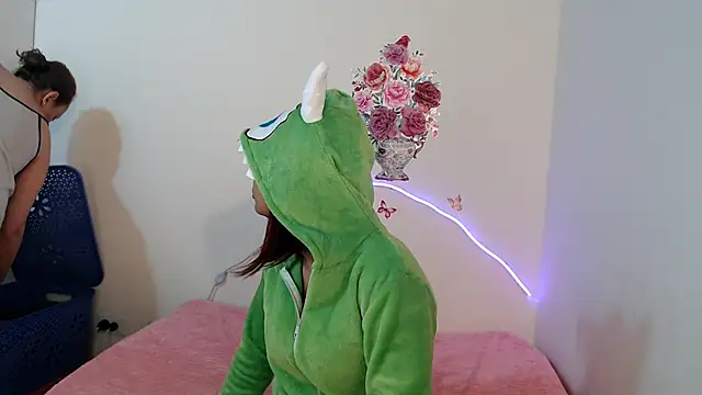 Valeryxs online show from 10/31/25, 04:08