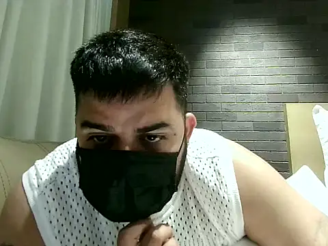 Snapshot of THEDICKBOY17 chatting on 10/05/25, 09:40 THEDICKBOY17 online show from 10/05/25, 09:40