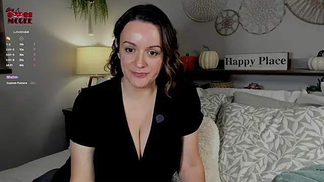 Snapshot of BigBoobsMcGee chatting on 11/12/25, 01:28 BigBoobsMcGee online show from 11/12/25, 01:28