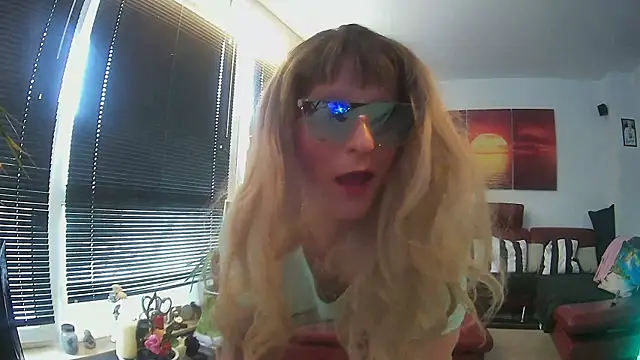 hellgirl1980 online show from 10/20/25, 10:38