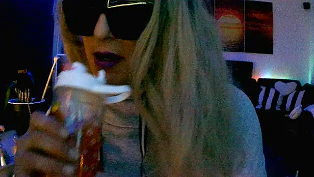 hellgirl1980 online show from 11/04/25, 09:47