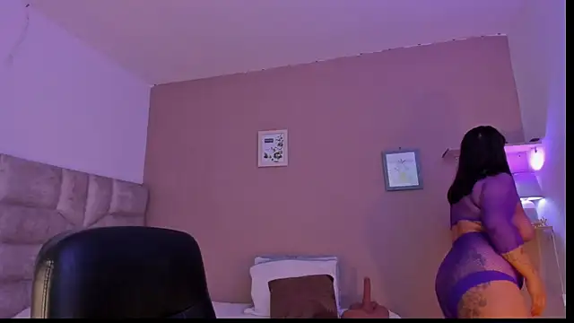 Snapshot of roselyn_caprice chatting on 09/24/25, 09:34 roselyn caprice online show from 09/24/25, 09:34