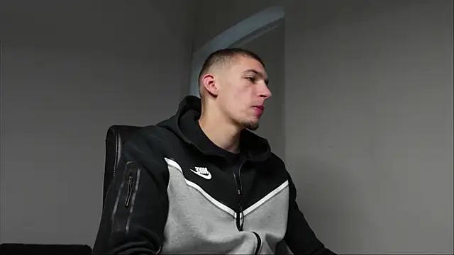 Snapshot of Ryan_Dozer chatting on 10/05/25, 05:39 Ryan Dozer online show from 10/05/25, 05:39