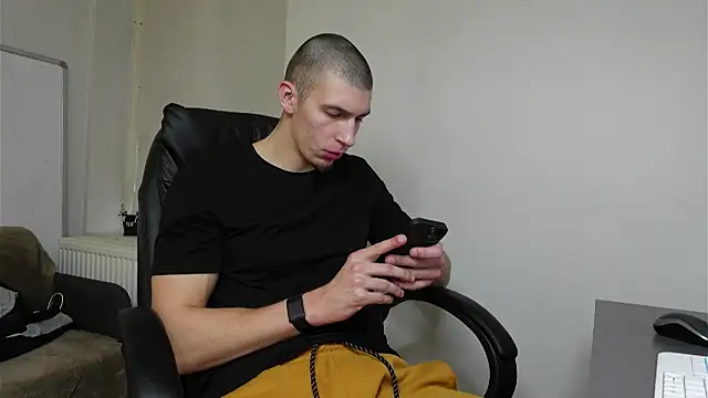 Snapshot of Ryan_Dozer chatting on 11/06/25, 08:26 Ryan Dozer online show from 11/06/25, 08:26