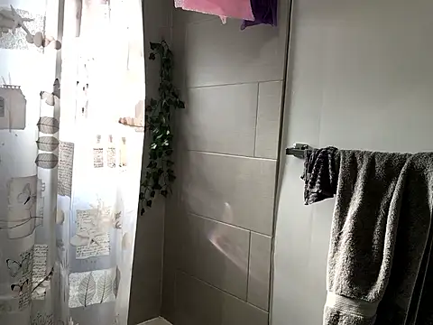 littyleesh1 online show from 01/15/26, 06:33