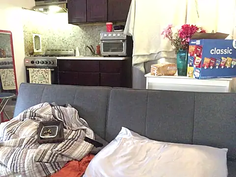 littyleesh1 online show from 02/28/26, 07:48