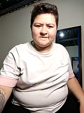 Snapshot of Noha_Whiitee chatting on 10/22/25, 11:37 Noha Whiitee online show from 10/22/25, 11:37