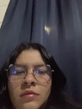 Snapshot of SweetKimi_ chatting on 10/04/25, 03:26 SweetKimi online show from 10/04/25, 03:26