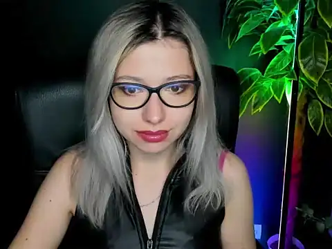Snapshot of loveHeidi chatting on 09/16/25, 04:46 loveHeidi online show from 09/16/25, 04:46