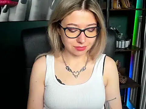 Snapshot of loveHeidi chatting on 07/15/26, 04:29 loveHeidi online show from 07/15/26, 04:29
