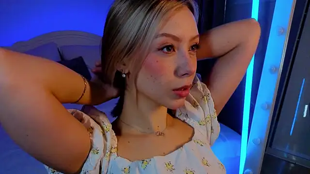 LumMina online show from 04/24/26, 02:58