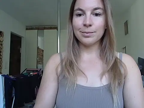 Snapshot of story_of_sarah chatting on 09/15/25, 08:14 story of sarah online show from 09/15/25, 08:14