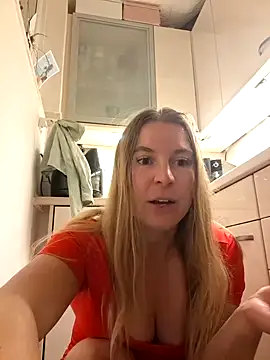 Snapshot of story_of_sarah chatting on 10/09/25, 04:49 story of sarah online show from 10/09/25, 04:49