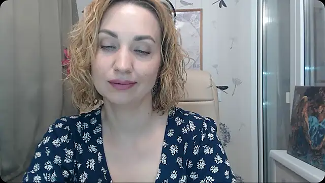 Snapshot of KatrinAlluring chatting on 10/31/25, 04:24 KatrinAlluring online show from 10/31/25, 04:24