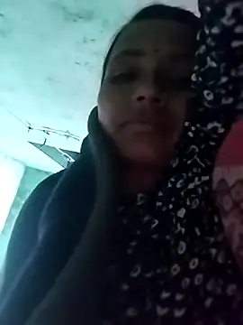 Snapshot of KIRTI12_HOT chatting on 10/18/25, 03:24 KIRTI12 HOT online show from 10/18/25, 03:24