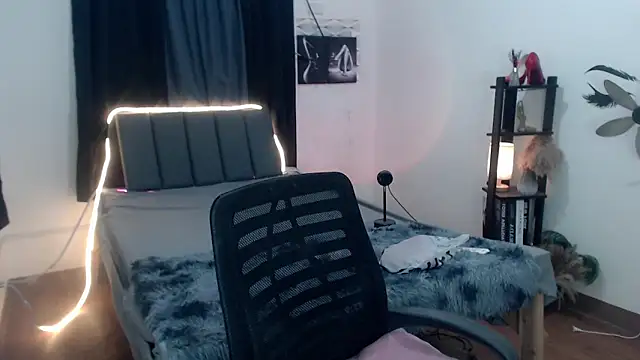 Snapshot of amari_ivanna chatting on 04/12/26, 04:01 amari ivanna online show from 04/12/26, 04:01