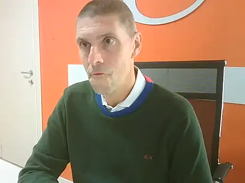 max79ve31 online show from 10/10/25, 12:26