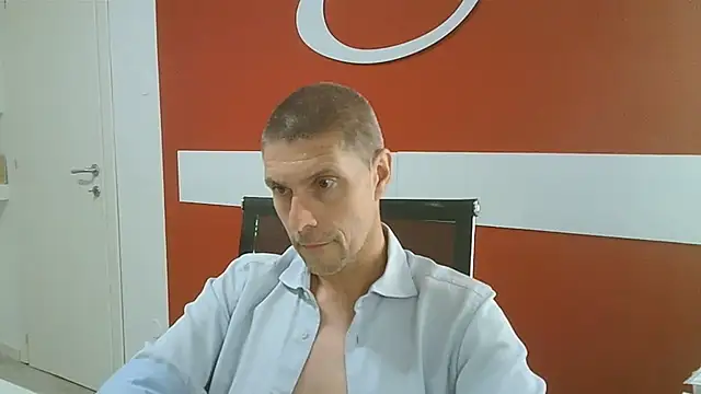 Snapshot of max79ve31 chatting on 06/10/26, 01:43 max79ve31 online show from 06/10/26, 01:43