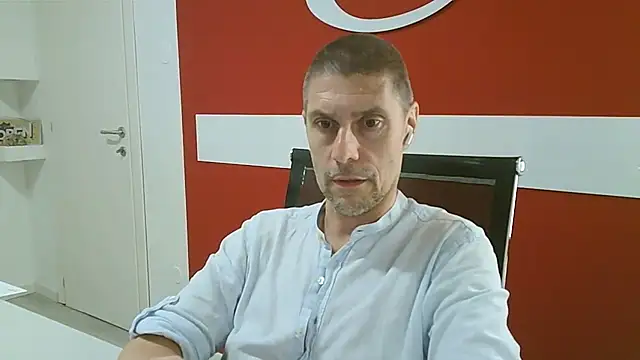 Snapshot of max79ve31 chatting on 06/26/26, 02:54 max79ve31 online show from 06/26/26, 02:54
