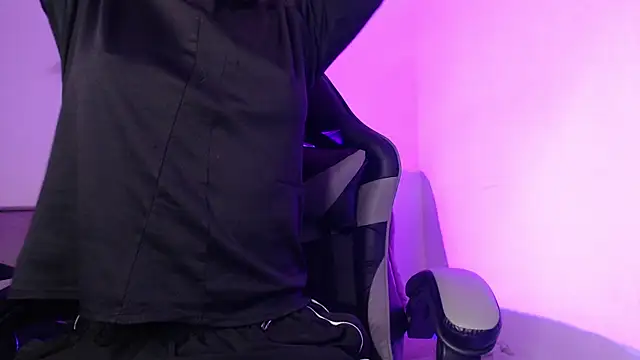 GwenHazel online show from 11/07/25, 11:21