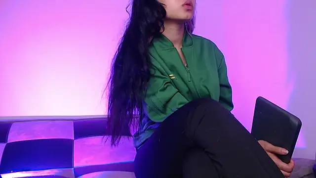 GwenHazel online show from 11/25/25, 11:32