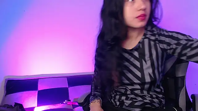 GwenHazel online show from 11/28/25, 11:24