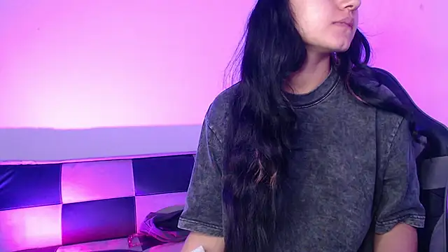 GwenHazel online show from 11/29/25, 11:24