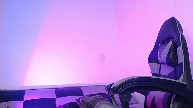 GwenHazel online show from 12/01/25, 11:26