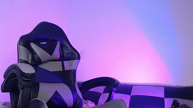 GwenHazel online show from 12/03/25, 11:41