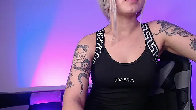 GwenHazel online show from 12/04/25, 11:19