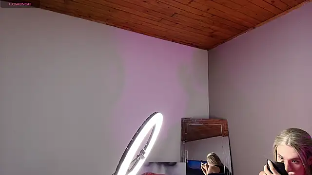 Electra Gosselin online show from 10/31/25, 03:18